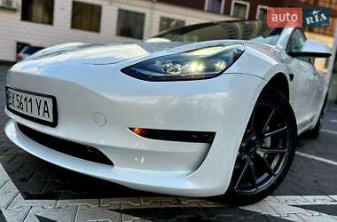 Седан Tesla Model 3 2021 в 