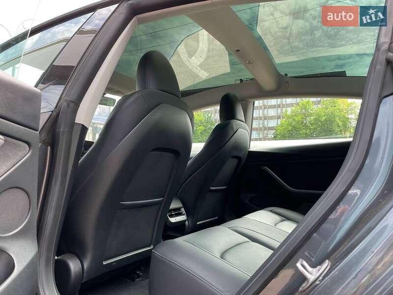 Седан Tesla Model 3 2023 в Києві