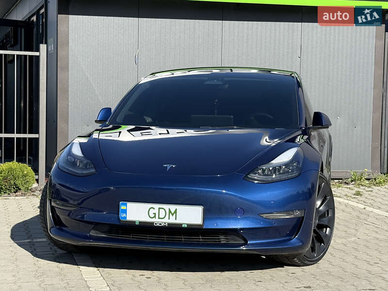 Седан Tesla Model 3 2022 в Львове