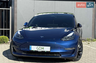 Седан Tesla Model 3 2022 в 