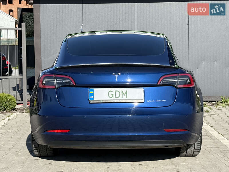Седан Tesla Model 3 2022 в Львові