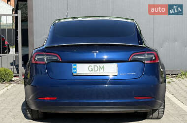 Седан Tesla Model 3 2022 в 
