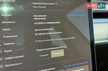 Седан Tesla Model 3 2022 в 