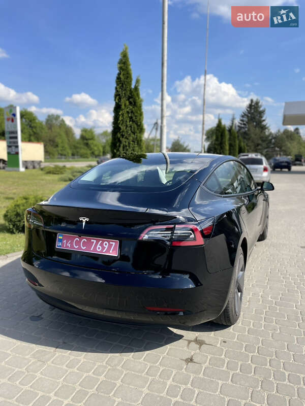 Седан Tesla Model 3 2022 в 