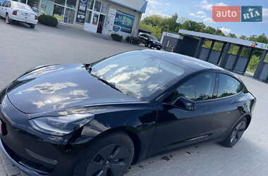 Седан Tesla Model 3 2022 в 