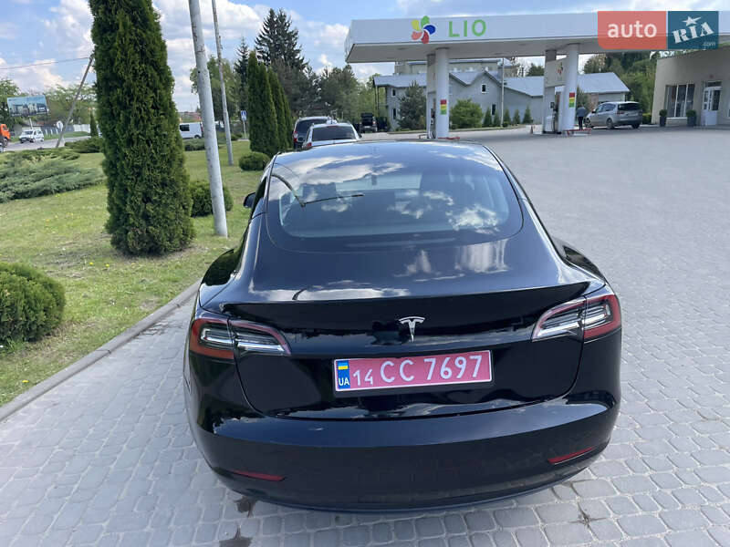 Седан Tesla Model 3 2022 в Самборі