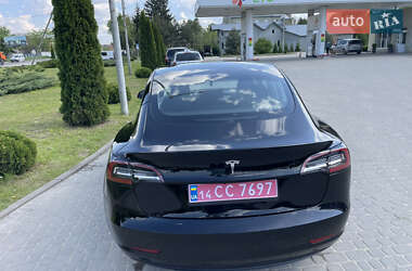 Седан Tesla Model 3 2022 в 