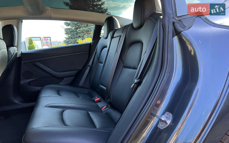 Седан Tesla Model 3 2022 в Львове