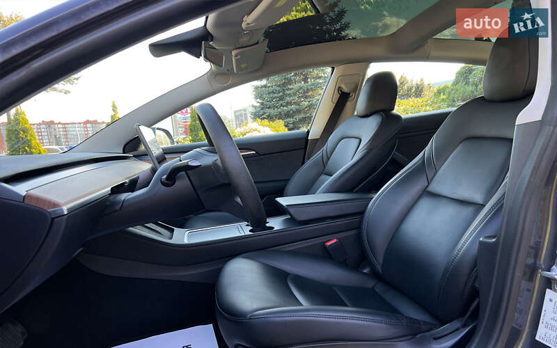 Седан Tesla Model 3 2022 в Львове