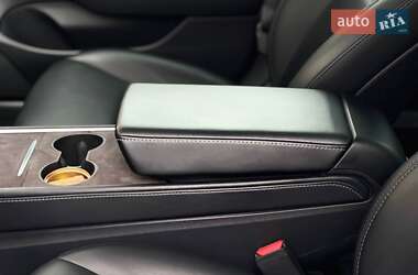 Седан Tesla Model 3 2021 в 