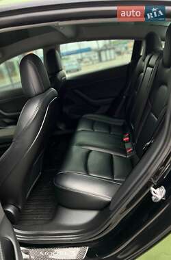 Седан Tesla Model 3 2021 в 