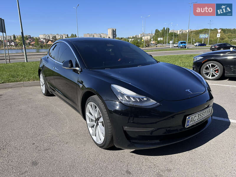 Седан Tesla Model 3 2019 в Виннице