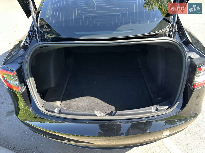 Седан Tesla Model 3 2019 в Виннице