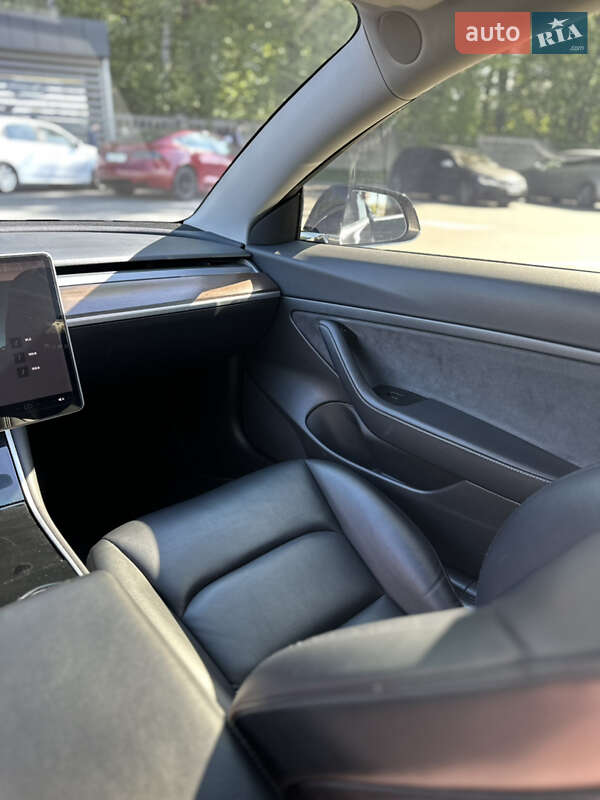 Седан Tesla Model 3 2019 в Виннице