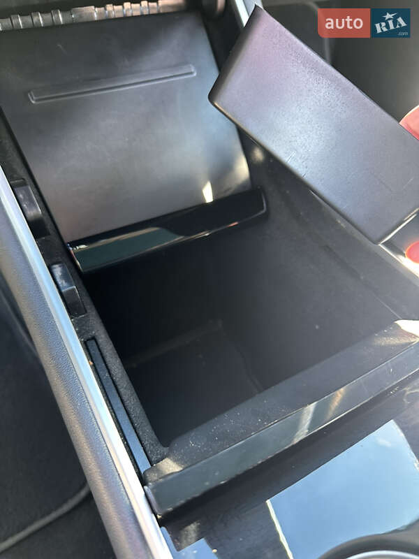 Седан Tesla Model 3 2019 в Виннице