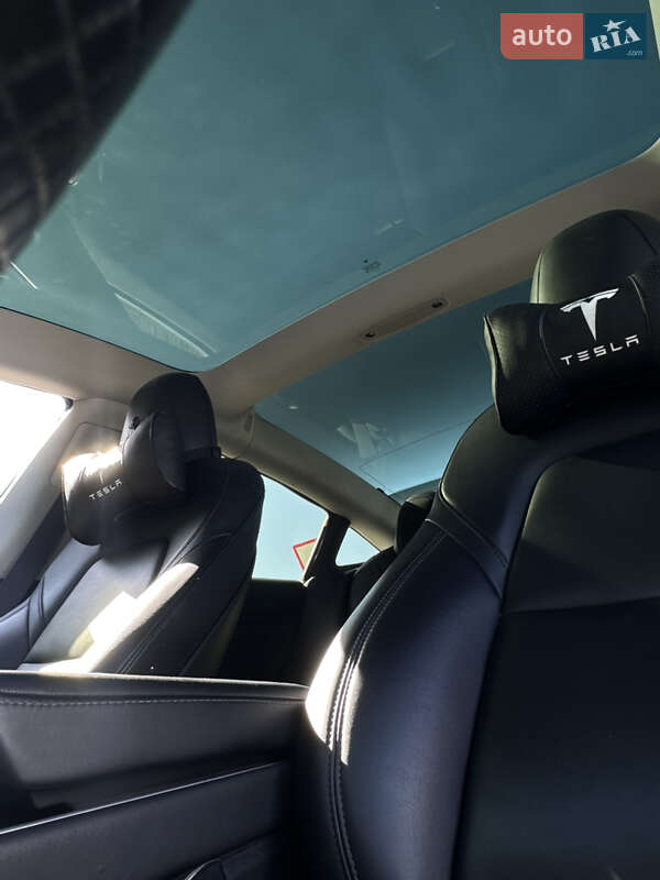 Седан Tesla Model 3 2019 в Виннице