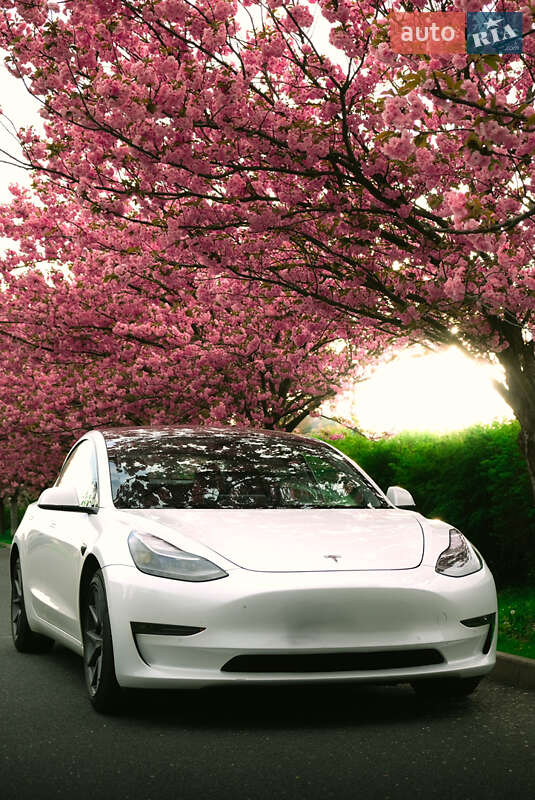 Седан Tesla Model 3 2021 в 