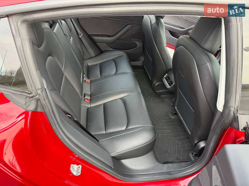 Седан Tesla Model 3 2019 в Одесі