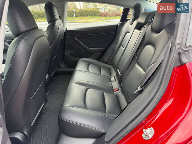 Седан Tesla Model 3 2019 в Одесі