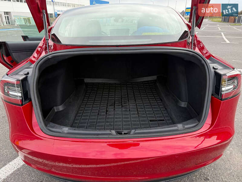 Седан Tesla Model 3 2019 в Одесі
