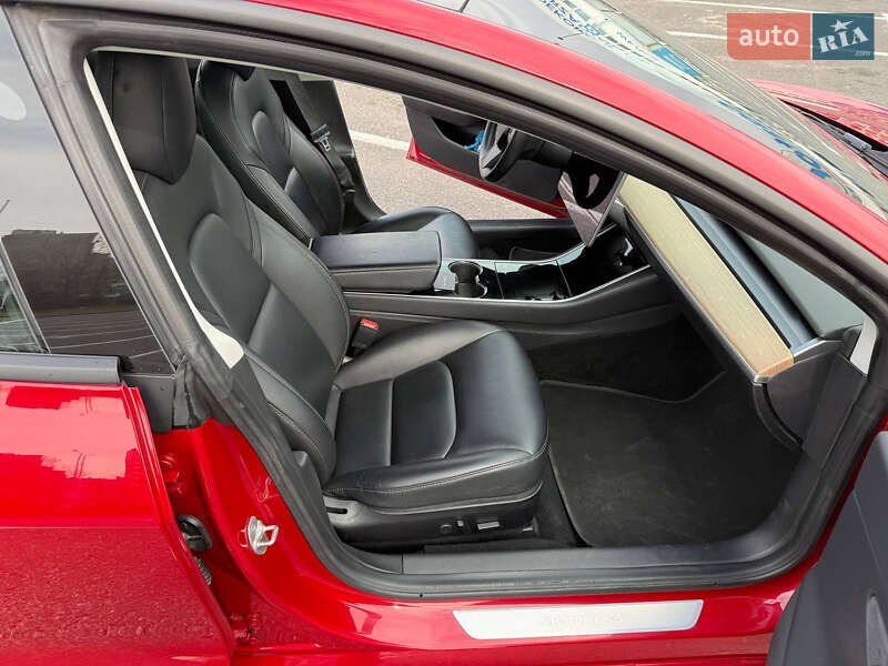 Седан Tesla Model 3 2019 в Одесі