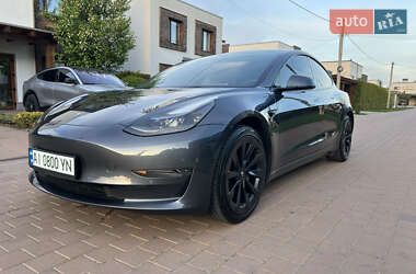 Седан Tesla Model 3 2022 в 