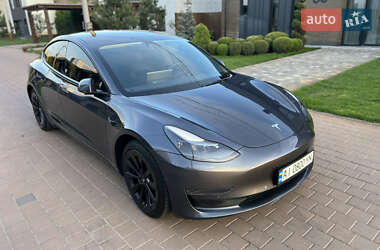 Седан Tesla Model 3 2022 в 