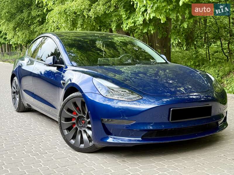 Седан Tesla Model 3 2022 в Львове