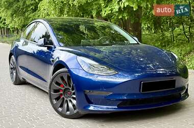 Седан Tesla Model 3 2022 в 
