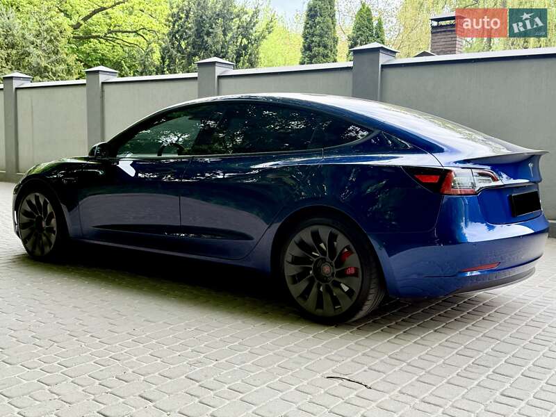 Седан Tesla Model 3 2022 в Львове