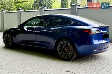 Седан Tesla Model 3 2022 в 