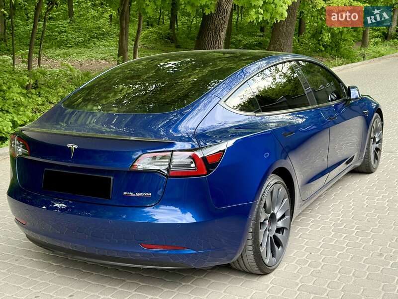 Седан Tesla Model 3 2022 в Львове