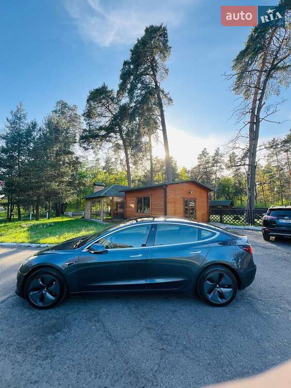 Седан Tesla Model 3 2019 в Луцьку