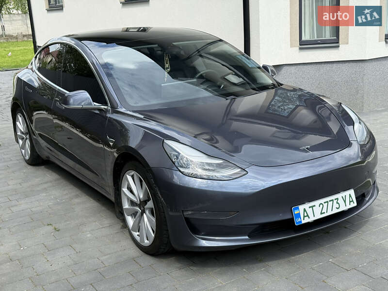 Седан Tesla Model 3 2020 в 
