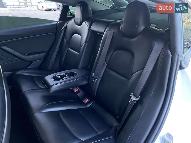 Седан Tesla Model 3 2019 в Киеве