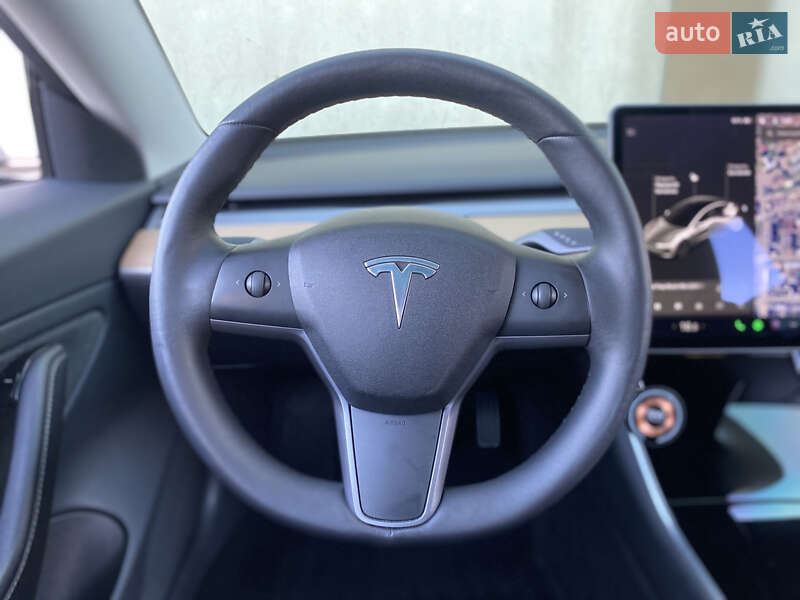 Седан Tesla Model 3 2019 в Киеве