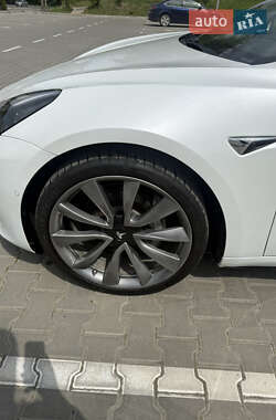 Седан Tesla Model 3 2018 в 