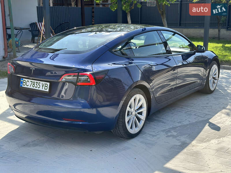 Седан Tesla Model 3 2022 в Львові