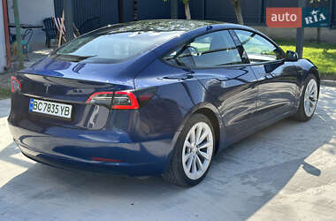 Седан Tesla Model 3 2022 в 
