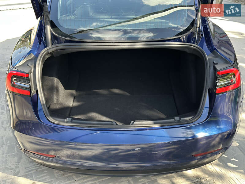 Седан Tesla Model 3 2022 в Львові