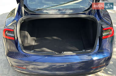 Седан Tesla Model 3 2022 в 