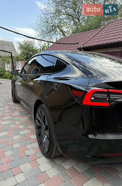 Седан Tesla Model 3 2022 в 