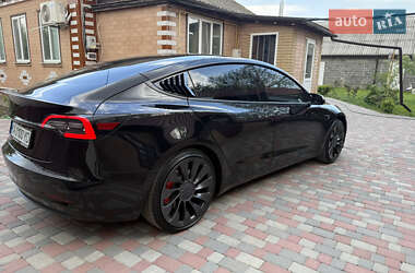 Седан Tesla Model 3 2022 в 