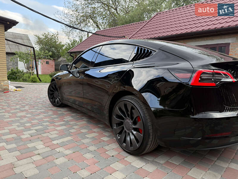 Седан Tesla Model 3 2022 в 