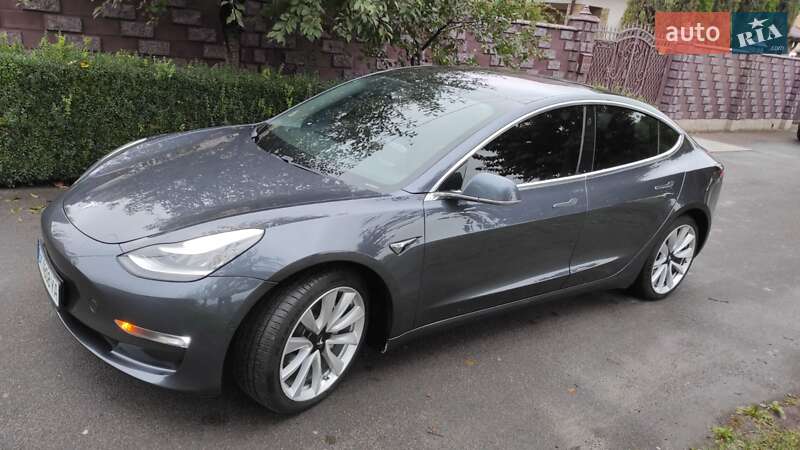 Седан Tesla Model 3 2018 в Ровно