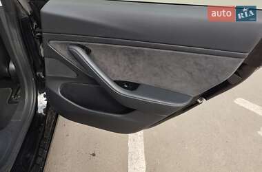 Седан Tesla Model 3 2019 в 