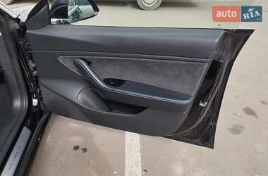 Седан Tesla Model 3 2019 в 