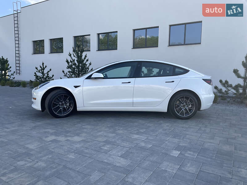 Седан Tesla Model 3 2021 в Луцке