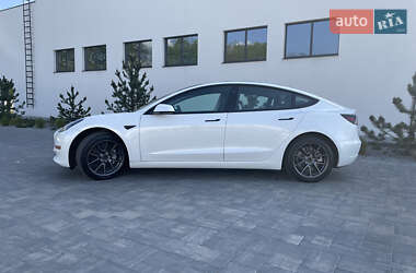 Седан Tesla Model 3 2021 в 