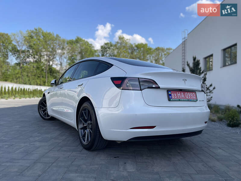 Седан Tesla Model 3 2021 в Луцке